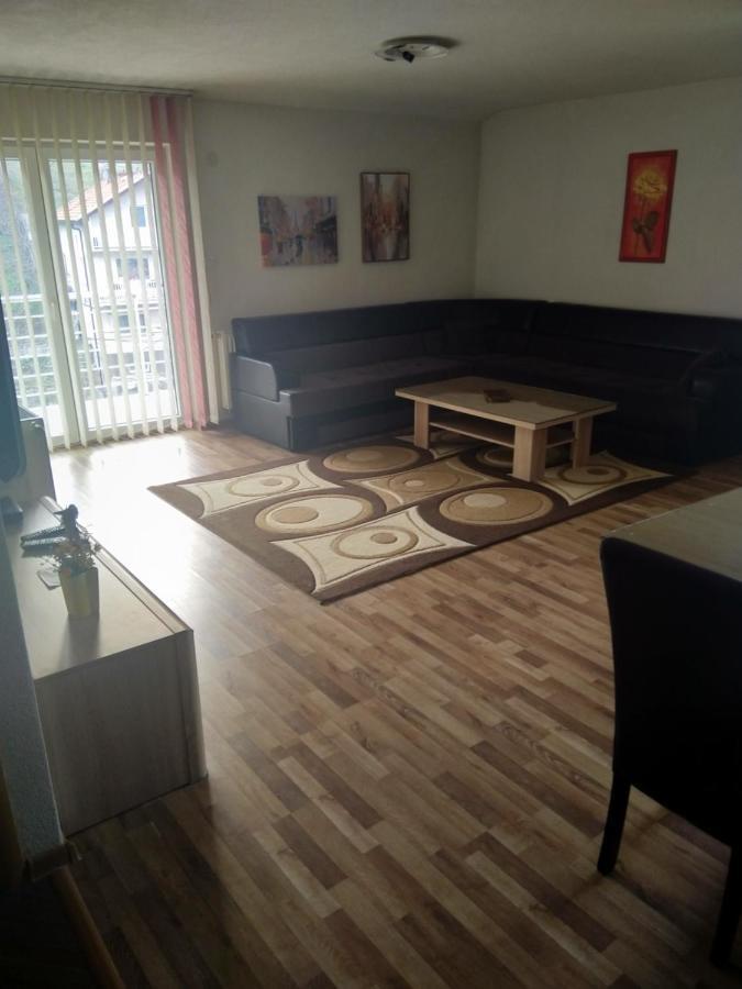 Апартаменты Apartman Royal Зеница Экстерьер фото